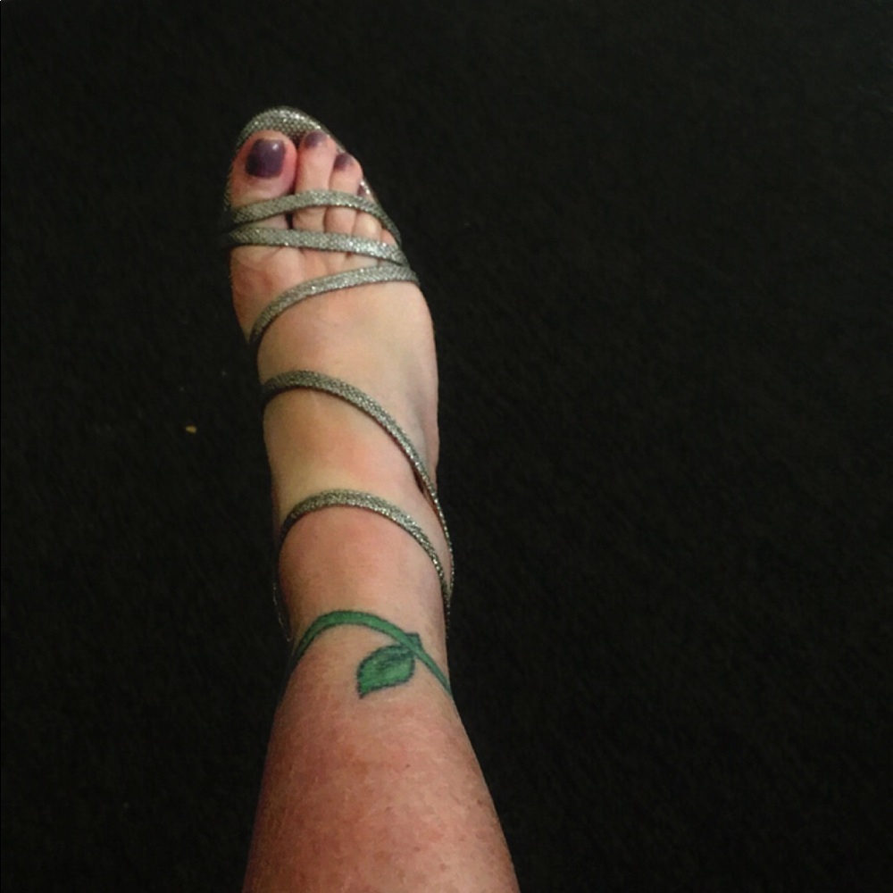 Silver heels - Picture 2 of 3